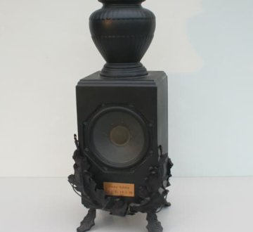 Jimmy Rubble's Urn with Heartbeat-speaker