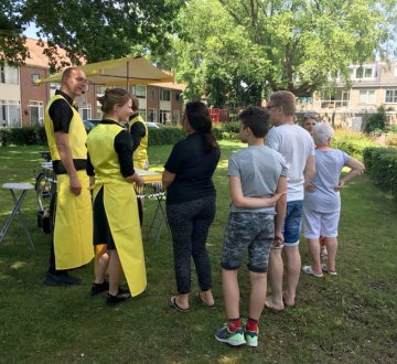 In gesprek met buurtbewoners in de Okerhof